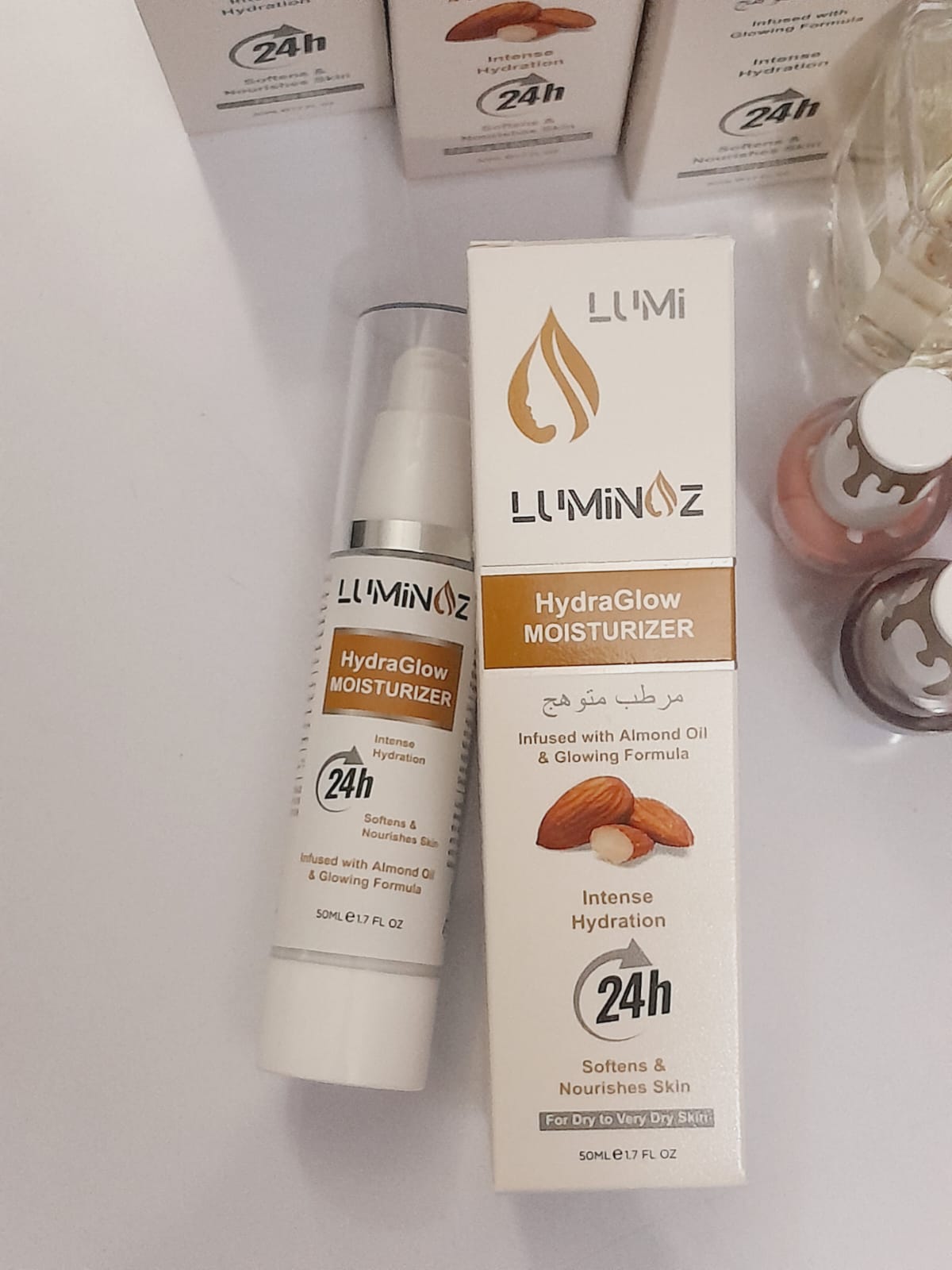 Luminoz HydraGlow Moisturuzer with Almond Oil