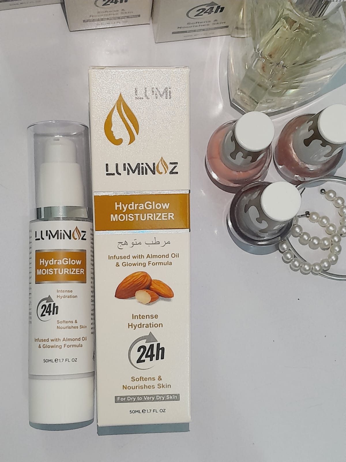 Luminoz HydraGlow Moisturuzer with Almond Oil
